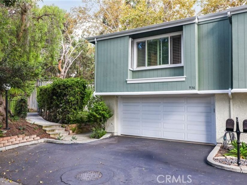 936 Hollow Brook, Costa Mesa CA 92626