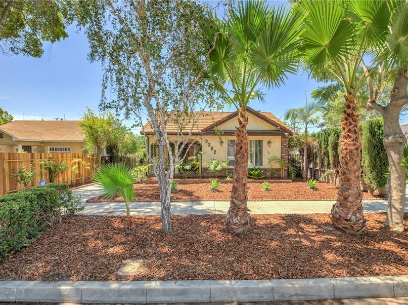 3352 Larga, Los Angeles CA 90039
