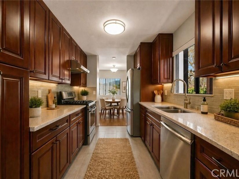 1304 Stanley 10, Glendale CA 91206