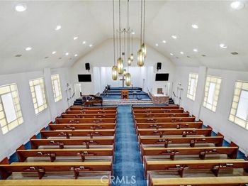 724 Glenoaks Boulevard