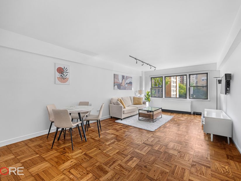 55 East 9th Street 4H, New York NY 10003