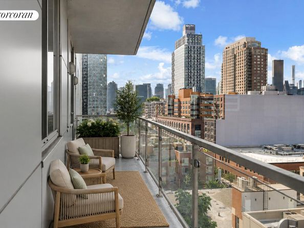 5-19 Borden Avenue 9J, Queens NY 11101