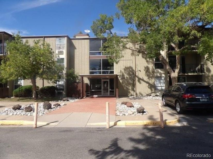 2281 S Vaughn Way 117A, Aurora CO 80014