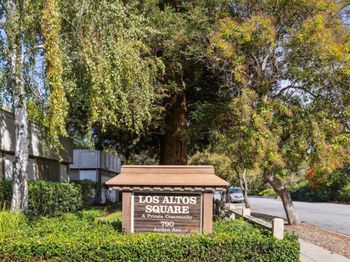 64 Los Altos Square