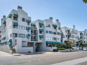 320 Peninsula Avenue