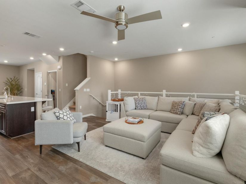 133 Llano De Los Robles Avenue 3, San Jose CA 95136