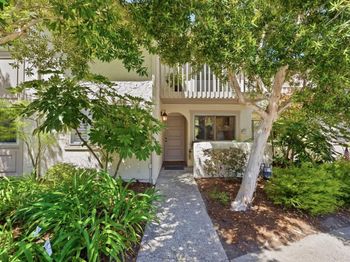 135 Vista Del Lago