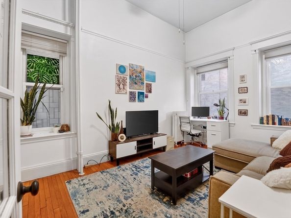 8 Garrison St 111, Boston MA 02116