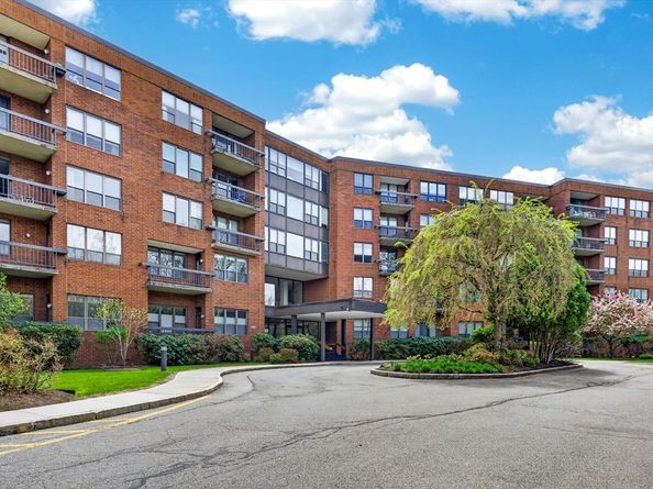 210 Nahanton 117, Newton MA 02459
