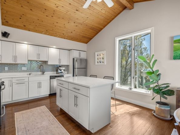 32 Farragut Ave 3, Somerville MA 02144