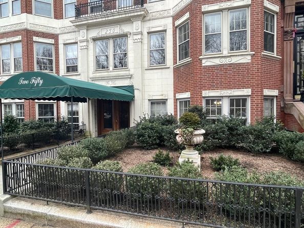 250 Commonwealth Ave 22, Boston MA 02116
