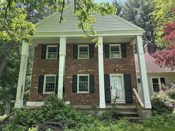 8 Pennock Rd, Chelmsford MA 01824