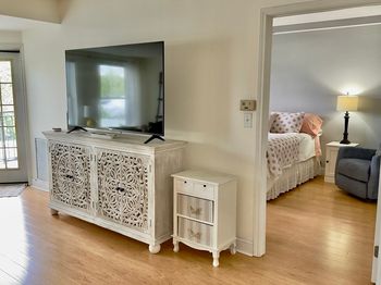 10 Seaport Dr