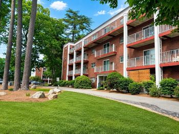 25 Greentree Lane