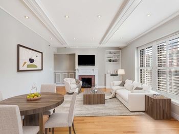10 Charlesgate East