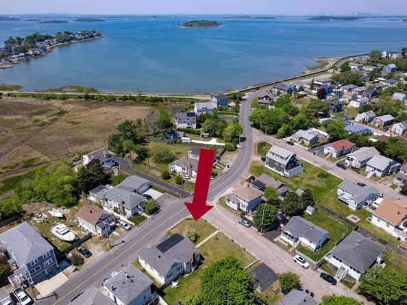 84 Newport Rd, Hull MA 02045