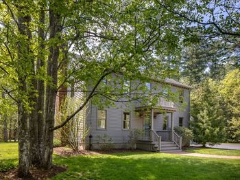 8 Riverbend Ln