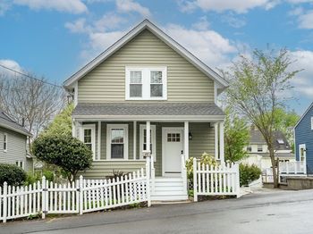 20 Riverview St