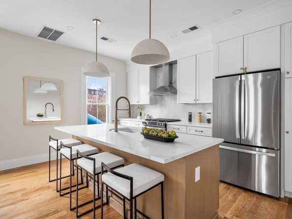 16 Harbor View St 2, Boston MA 02125