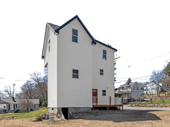 26 Pratt Rd, Fitchburg MA 01420