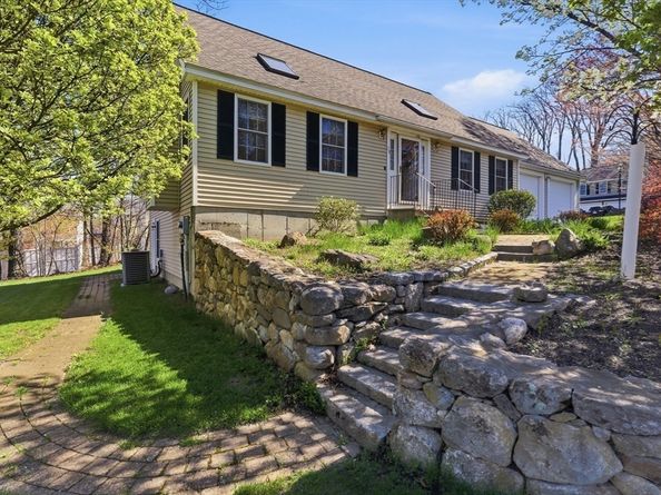 19 Brendan Rd, Clinton MA 01510