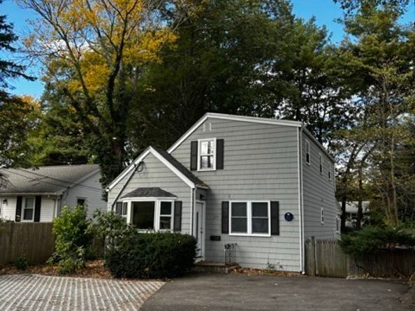 214 Sprague St, Dedham MA 02026