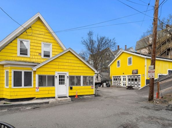 129 High St, Clinton MA 01510