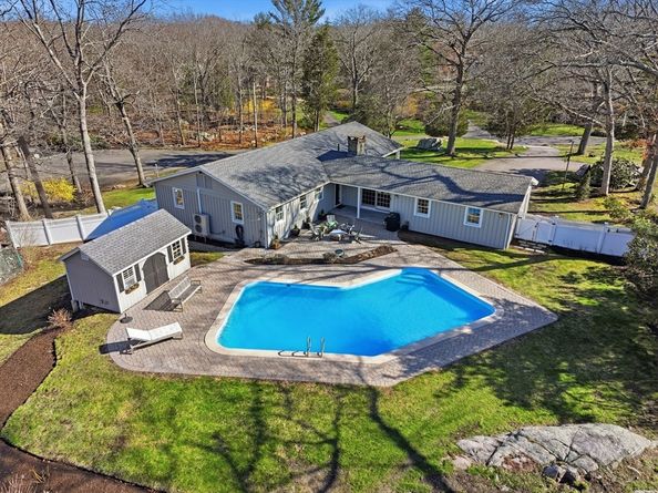 10 Boulder Glen Rd, Hingham MA 02043