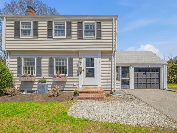 28 Lilly Ln, Dedham MA 02026