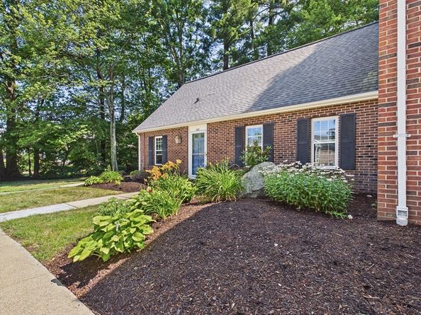 205 Erin Rd 205, Stoughton MA 02072