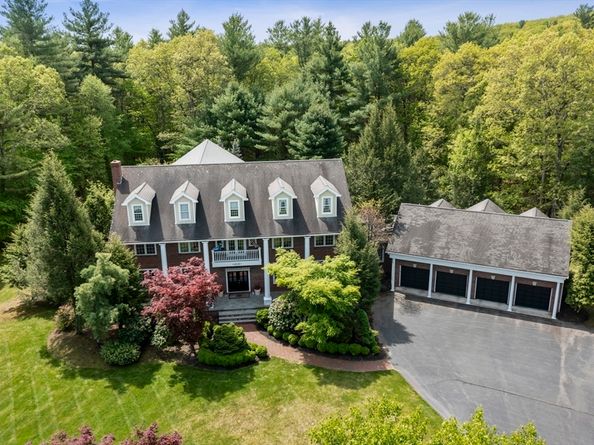 25 Ashkins Dr, Mendon MA 01756