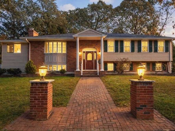 8 Phinney Rd, Lexington MA 02421