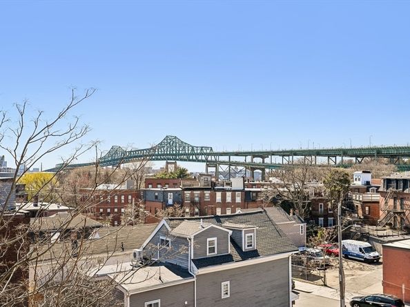 1 Pembroke St 1D, Chelsea MA 02150