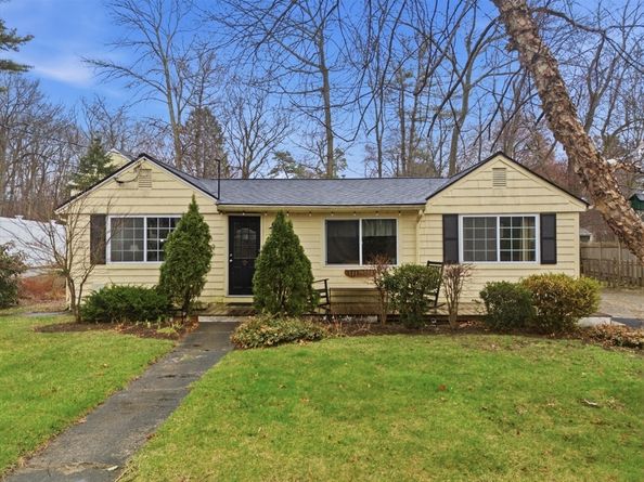 4 Town Road, Littleton MA 01460