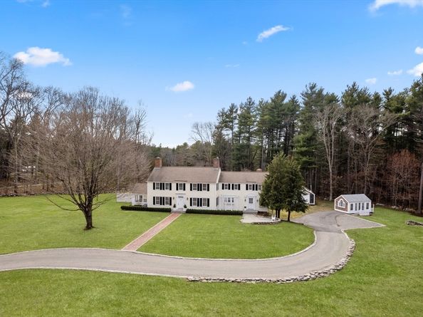 85 Strawberry Hill St, Dover MA 02030