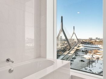 100 Lovejoy Wharf