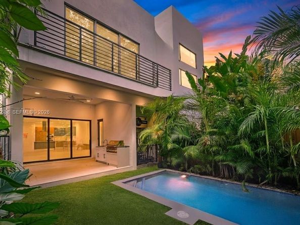 3063 Elizabeth St, Miami FL 33133