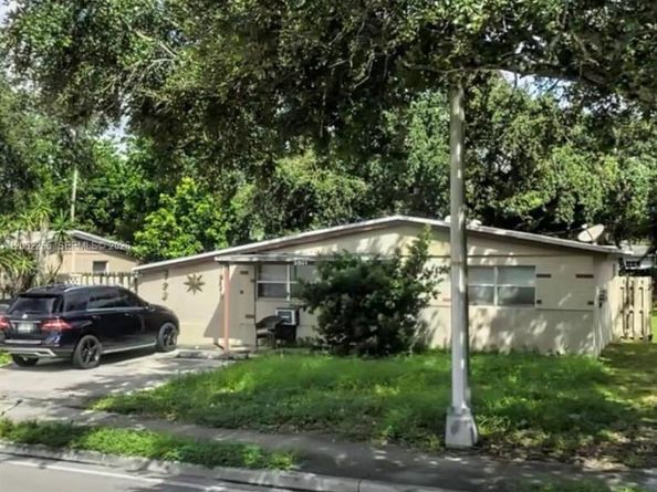 5801 Sheridan St, Hollywood FL 33021
