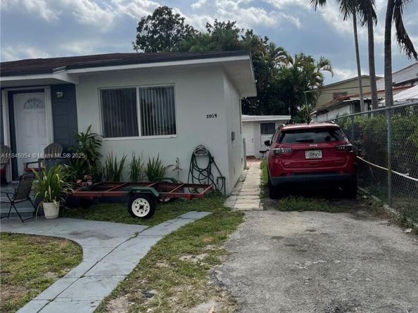 2012 NW 2nd St, Miami FL 33125