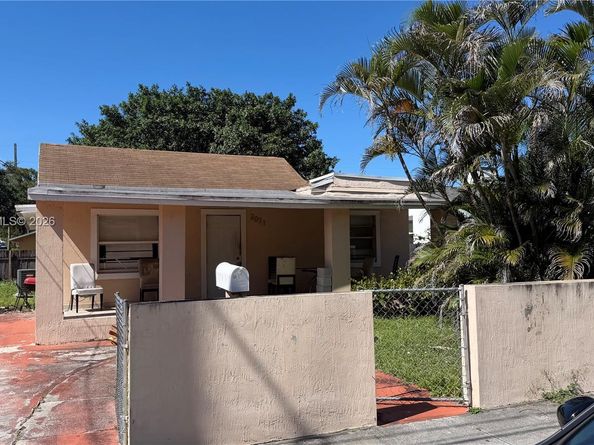 2071 NW 86th St, Miami FL 33147