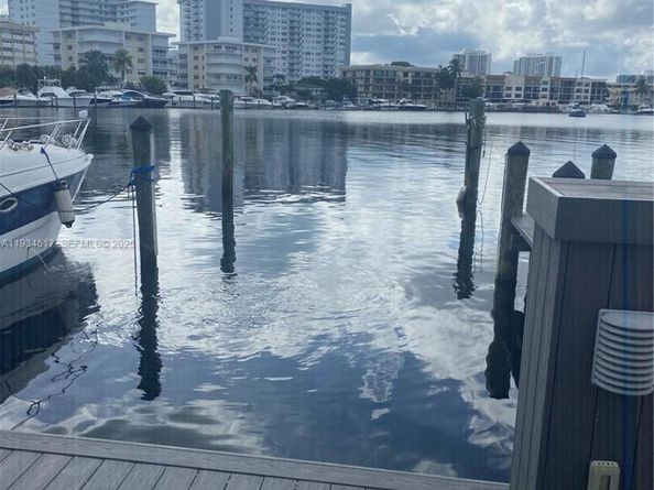 2420 Diana Dr 208, Hallandale Beach FL 33009