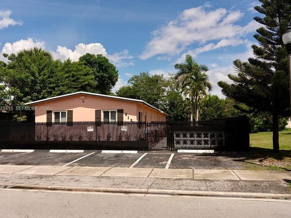 612 NW 10th Ter, Fort Lauderdale FL 33311