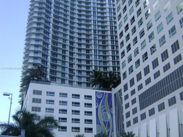 185 SW 7th St 3111, Miami FL 33130