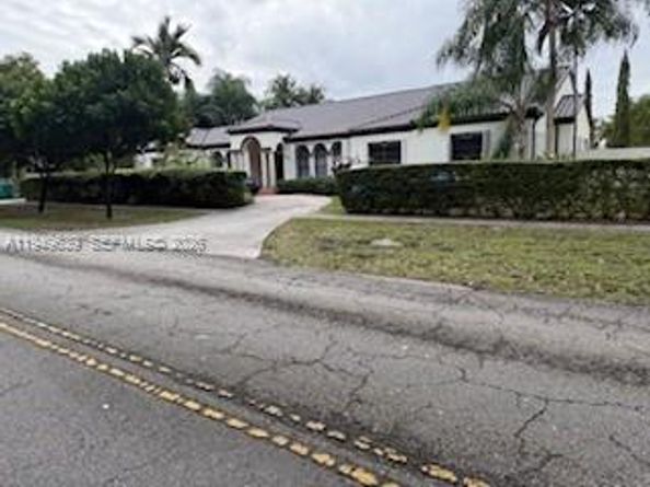 10060 SW 122nd Ave, Miami FL 33186