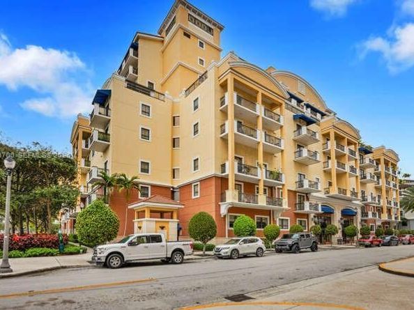 8395 SW 73rd Ave 104, Miami FL 33143