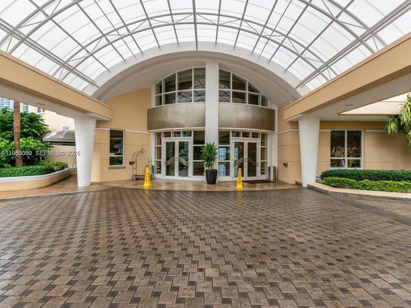 848 Brickell Key Dr 1201, Miami FL 33131