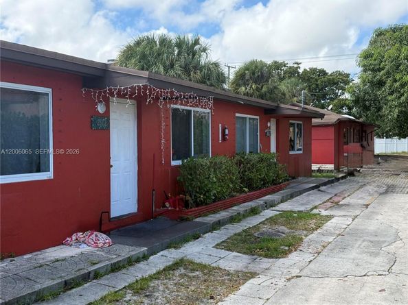 2513 Lincoln St, Hollywood FL 33020