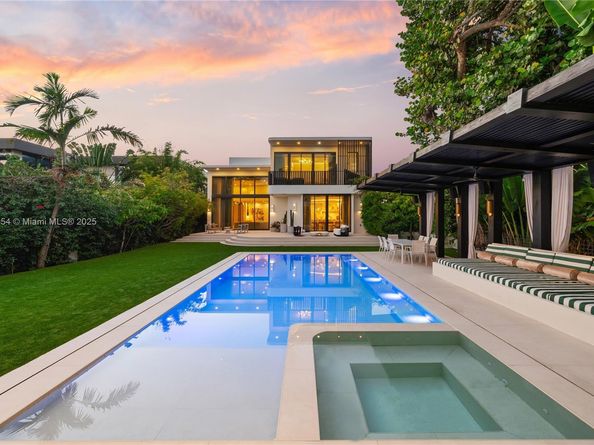 2053 N Bay Rd, Miami Beach FL 33140