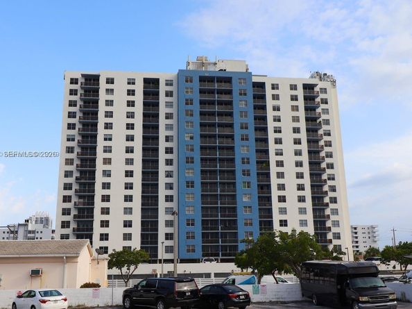 401 69th St 404, Miami Beach FL 33141