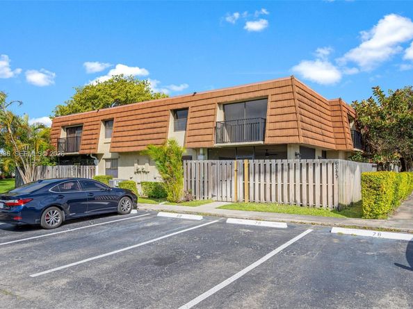 4843 NW 95th Ave, Sunrise FL 33351